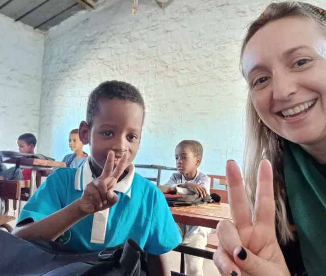 • mochilas solidarias policia amigo